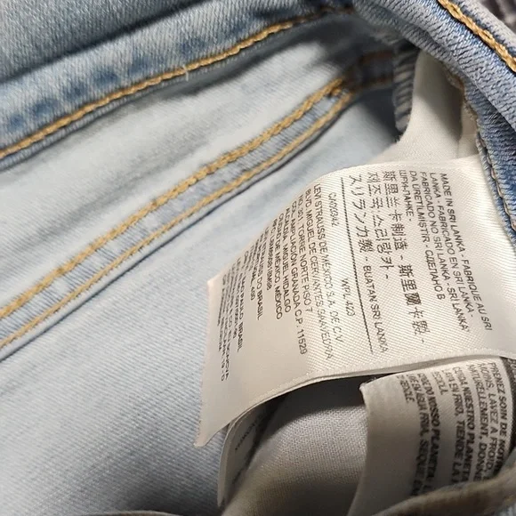 Levi's Classic Straight Jeans Size 4 Blue Light Wash Denim EUC Worn 2X Women's - Picture 2 of 4